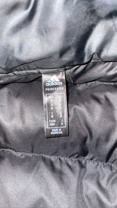 Vesta adidas      (amiri,nike,jordan 4,jordan1,bape,Versace)