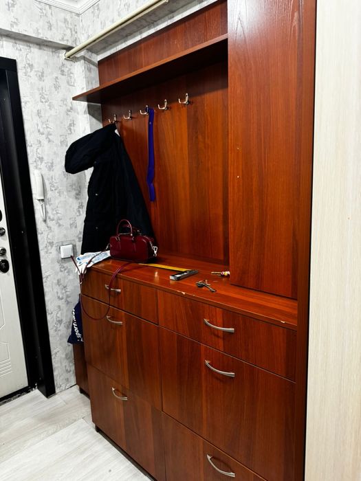 Продам шкаф и прихожую