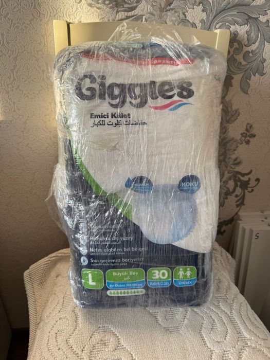 Подгузники взрослые Giggles (новые) (1 упаковка)