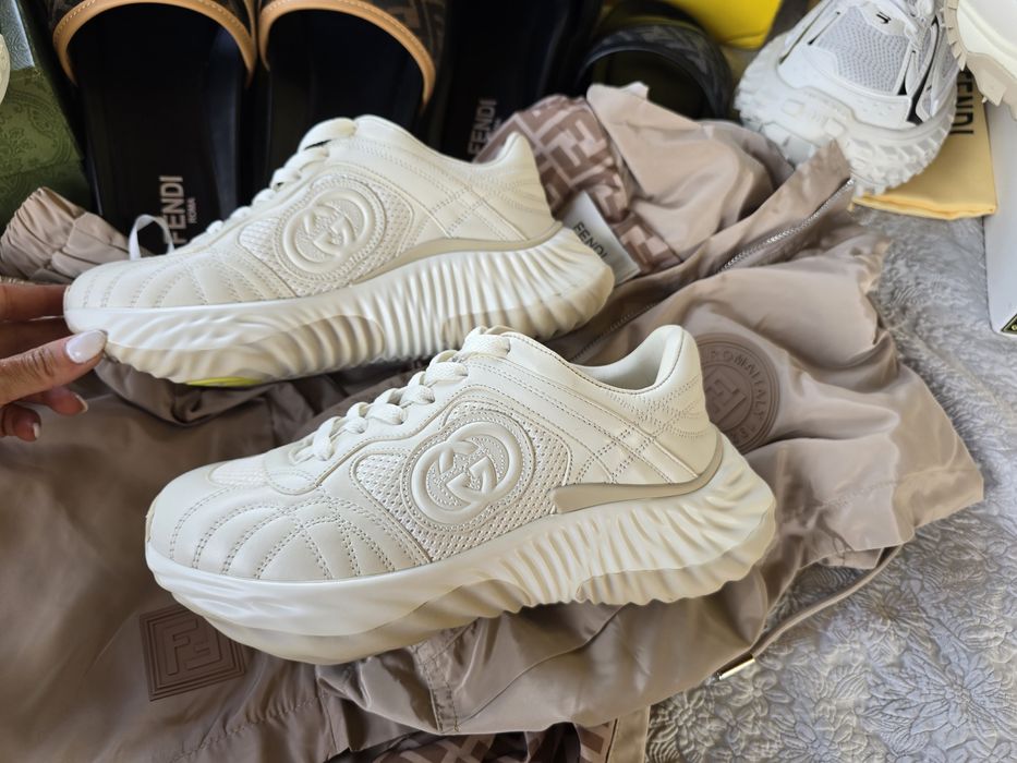 Дамски маратонки в бежаво- два модела