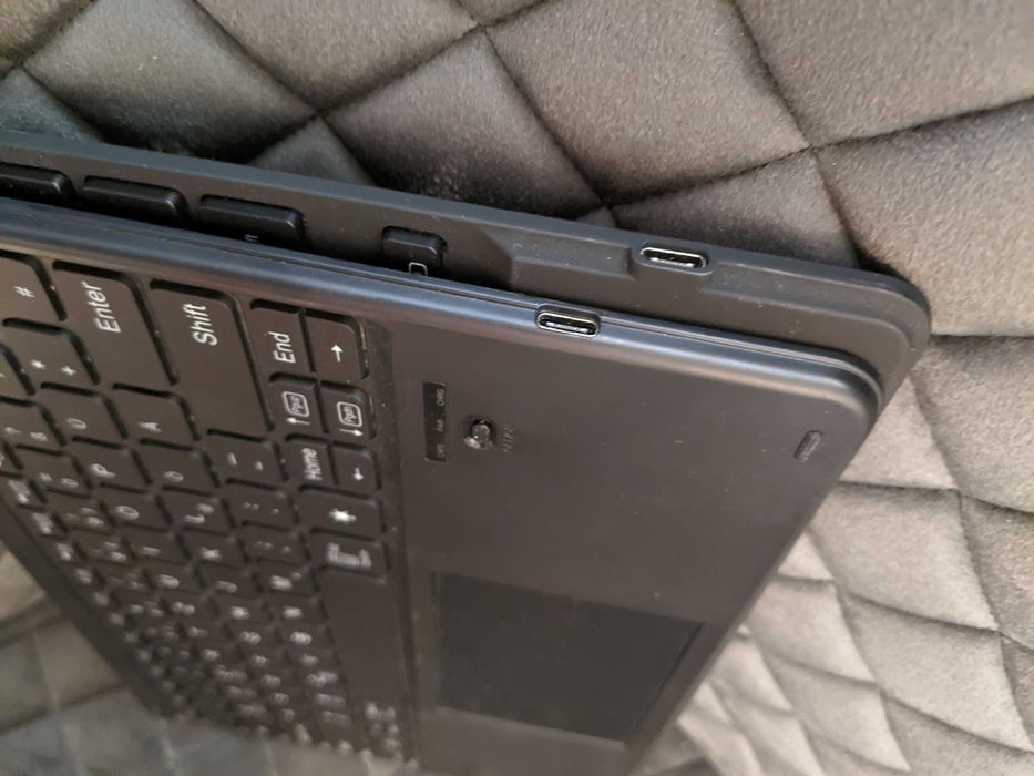 Tastatura bluetooth cu touchpad iluminata incarcare USB C