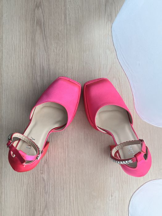 Pantofi cu toc inalt si platforma