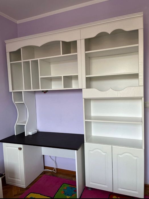 Bibliotecă și birou cameră copii