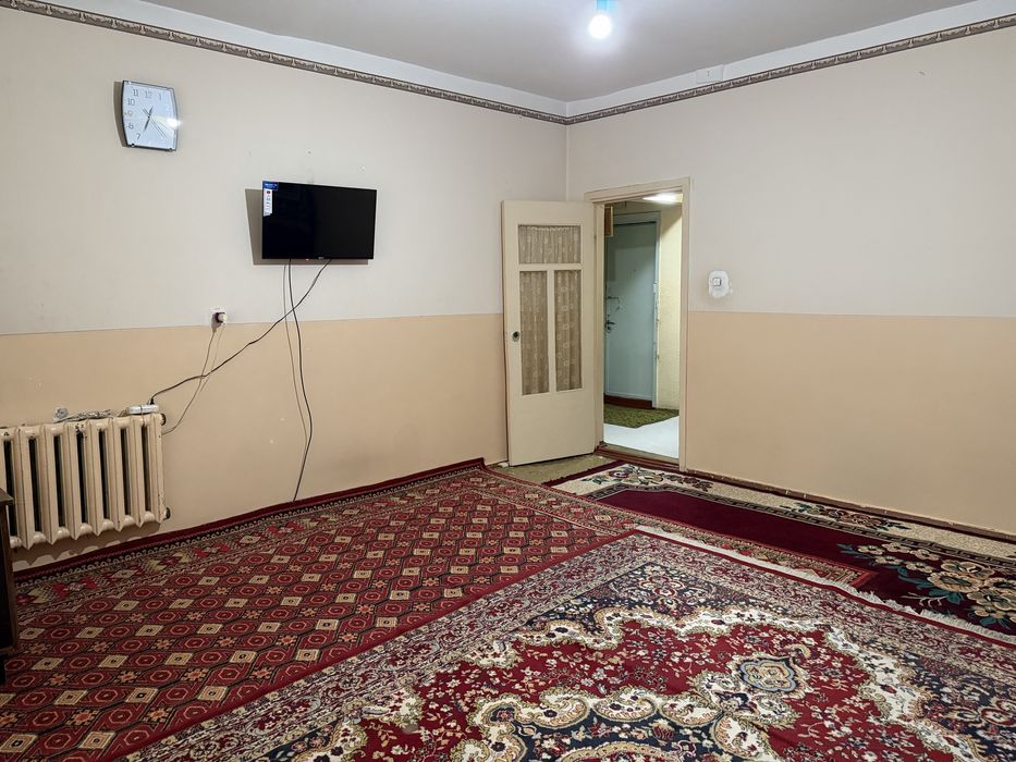 Себзорда 3/1/9 уй сотилади оркадан эшик очилган огород бор