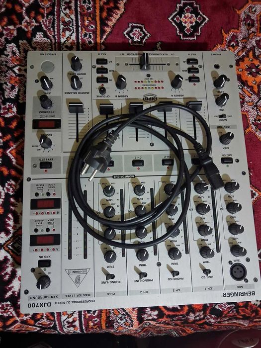 Behringer Pro Mixer DJX700