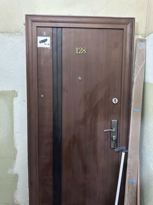 Usa de vanzare deschidere stanga !