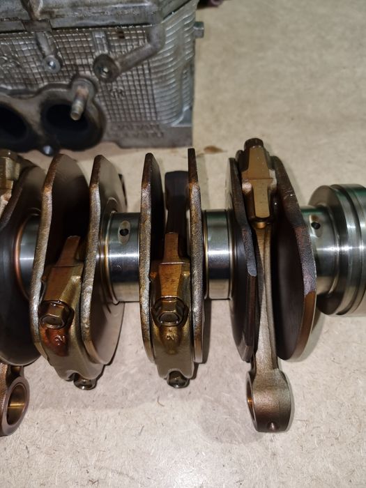 Коленвал и головки блока субару ej 255