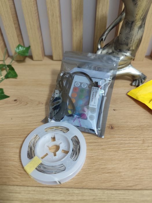 Bandă LED cu bluetooth 3m cu telecomanda