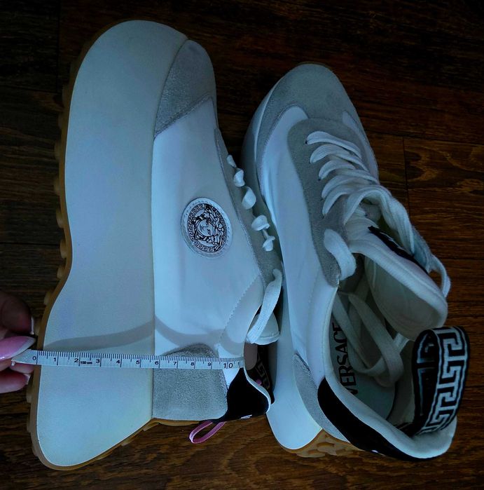 Продам кросовки натуральные