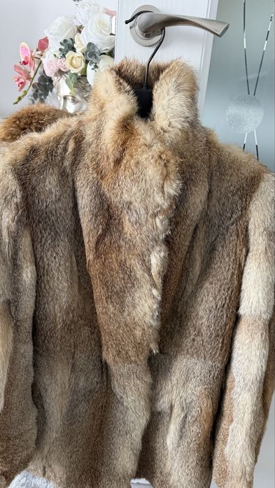 Set haina blana si caciula vulpe