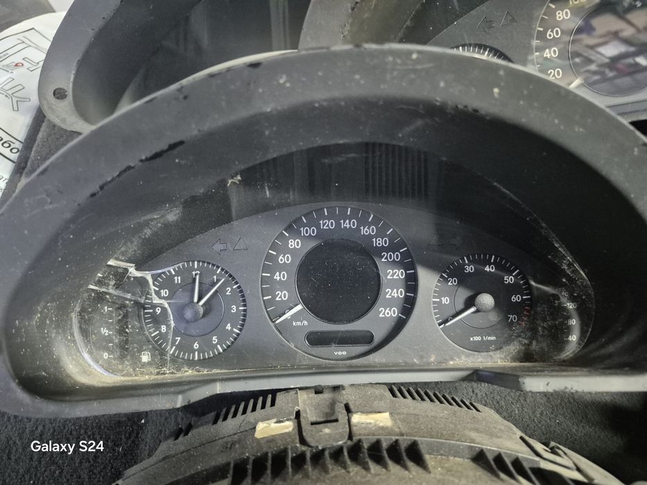 Щиток приборов Mercedes W211