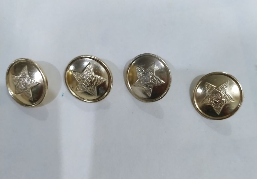 Пуговицы армейские 4 шт, с отличном состоянии