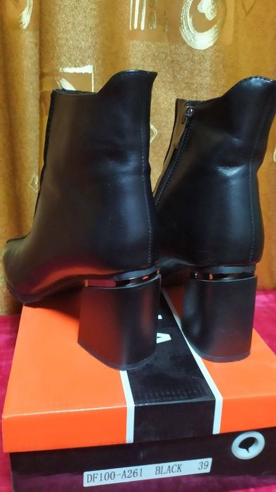 Женская обувь не дорого.