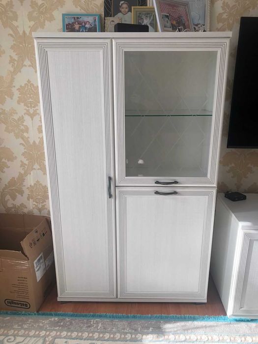 Продам два шкафа и тумбу