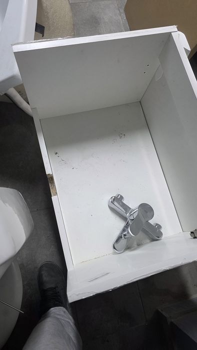 Pachet: cada, wc si chiuveta