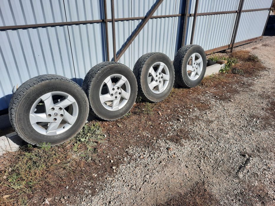 Шины с дисками на Дастер