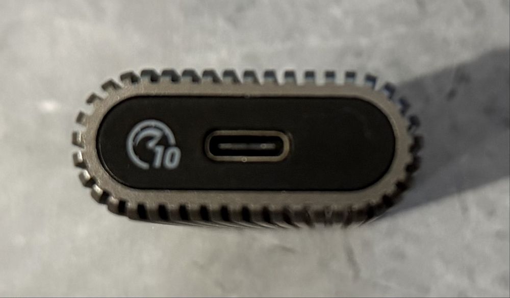 Продам внешний SSD на 1 TB