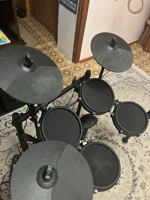 Продам электробарабанную установку Alesis