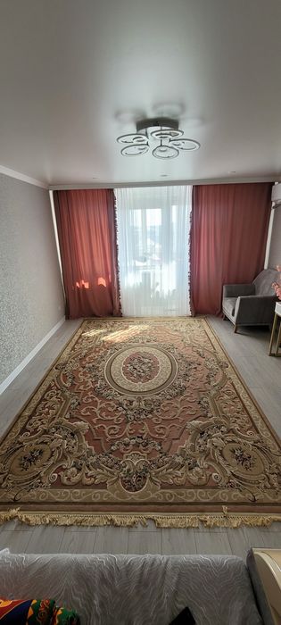 Продам ковёр и шторы в отличном состоянии