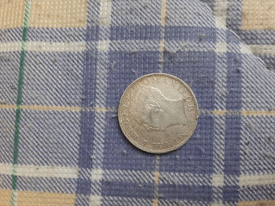 Vând monede detali în privat