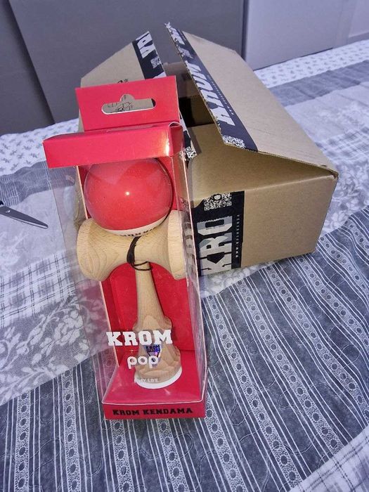 Kendama KROM POP LOL Red