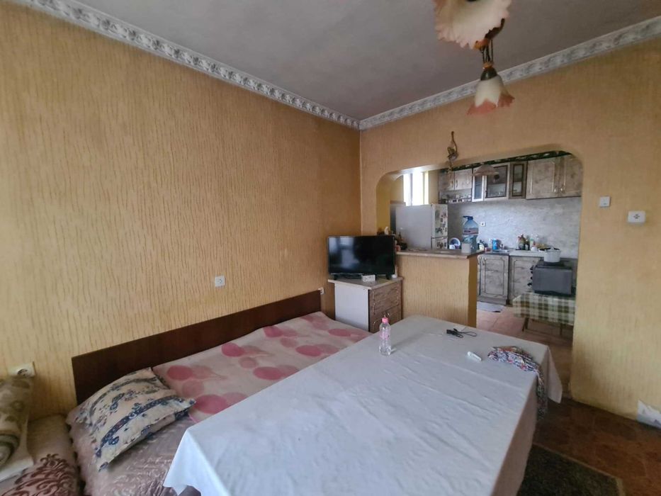 КЪЩА в кв. Изгрев, град Хасково