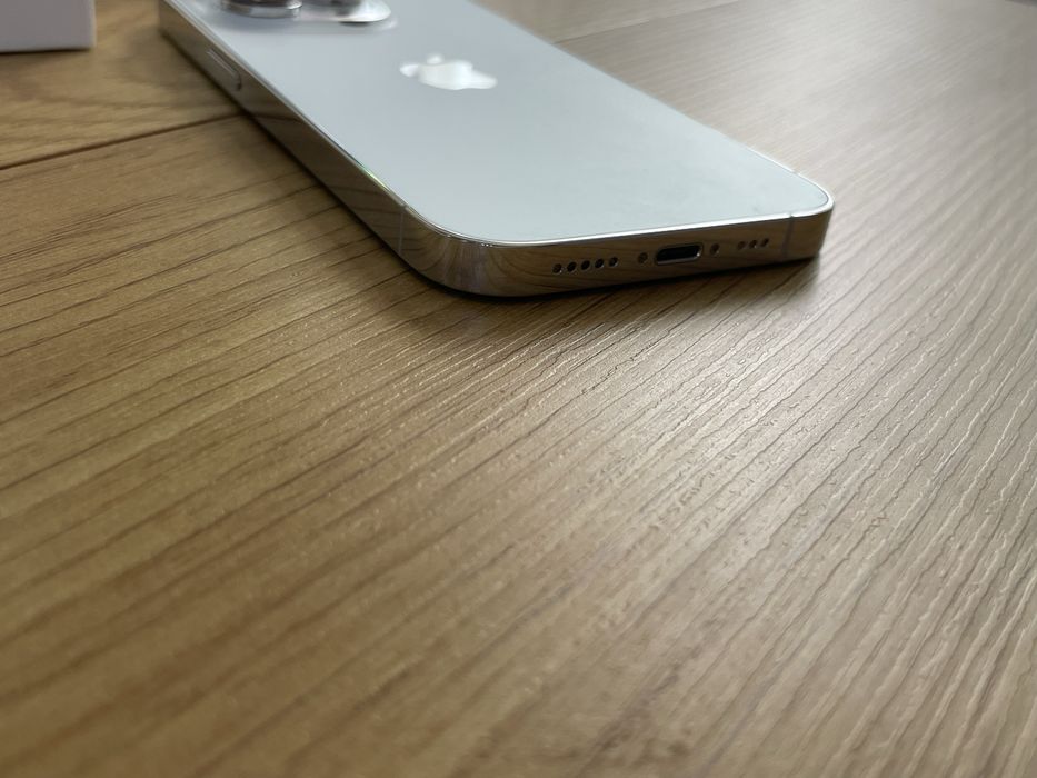 Бартер като нов iPhone 14 Pro 256gb silver 100%