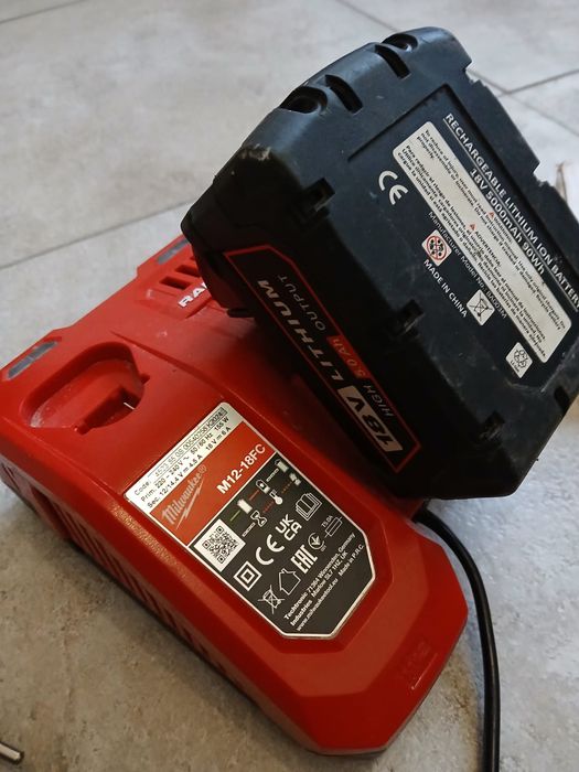 Pistol pentru cuie Milwaukee M18