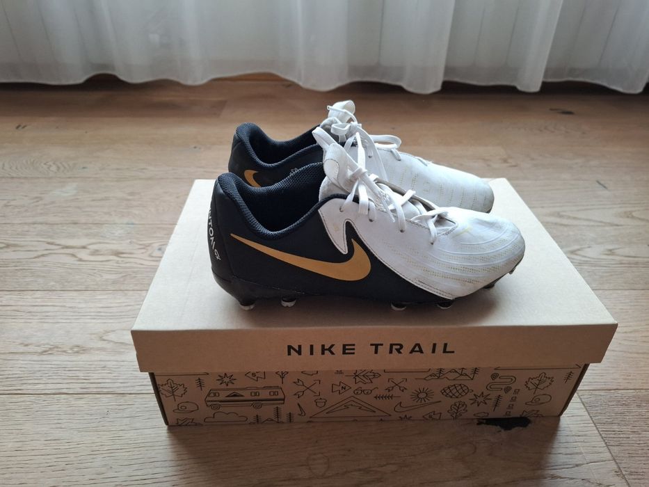 Футболни бутонки на nike