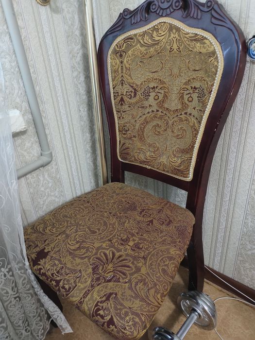 Стол со стульями