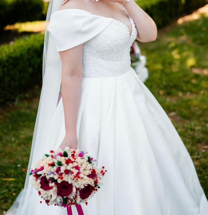 Vand rochie de mireasă