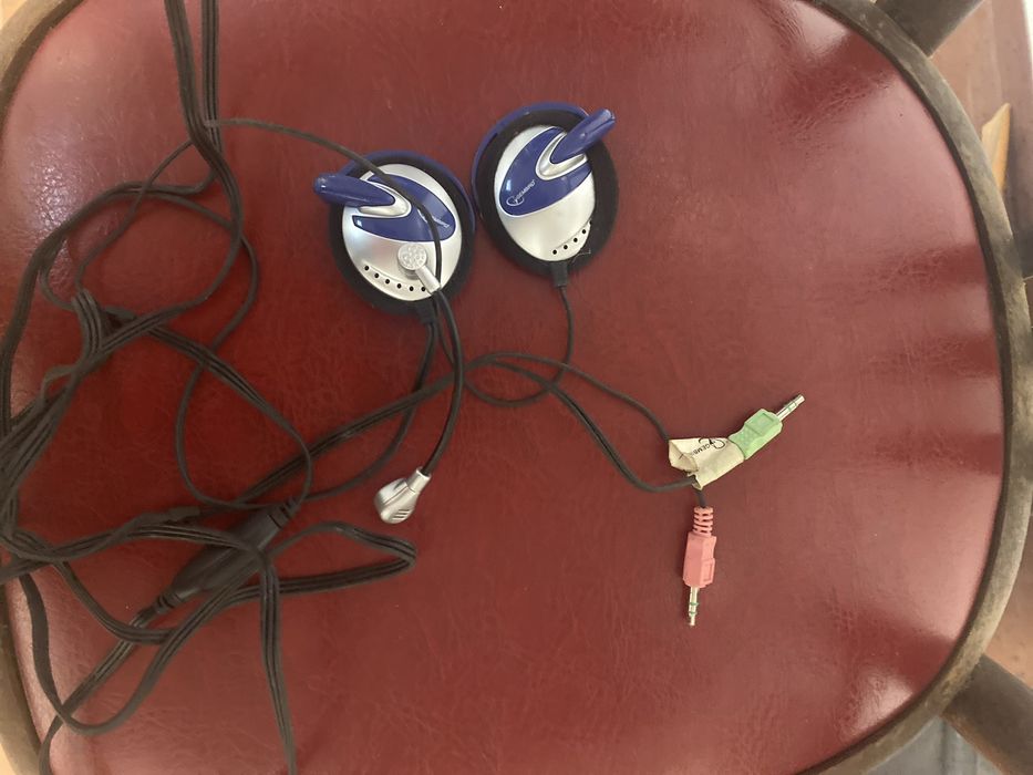 Клавиатура за таблет>, за компютър, мишка и слушалки.