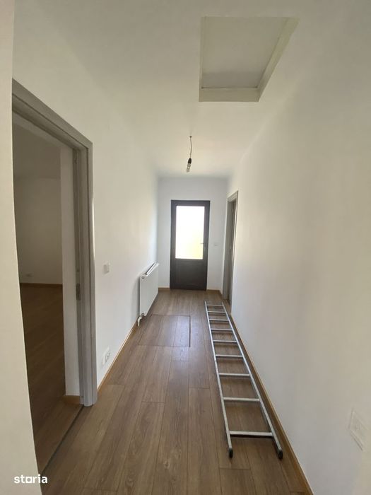Casă cu 4 camere,2 bai, curte 529mp, toate utilitatile Breaza