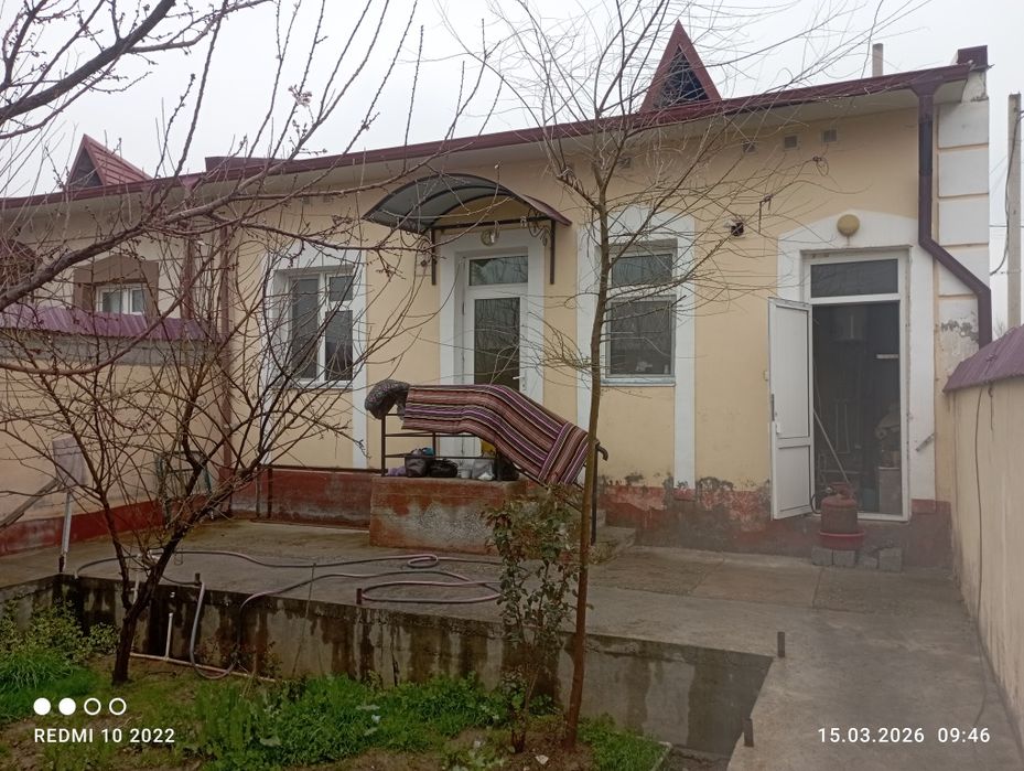 2сотихли котеж сотилади углавойда жойлашган 3хонали холати уртача