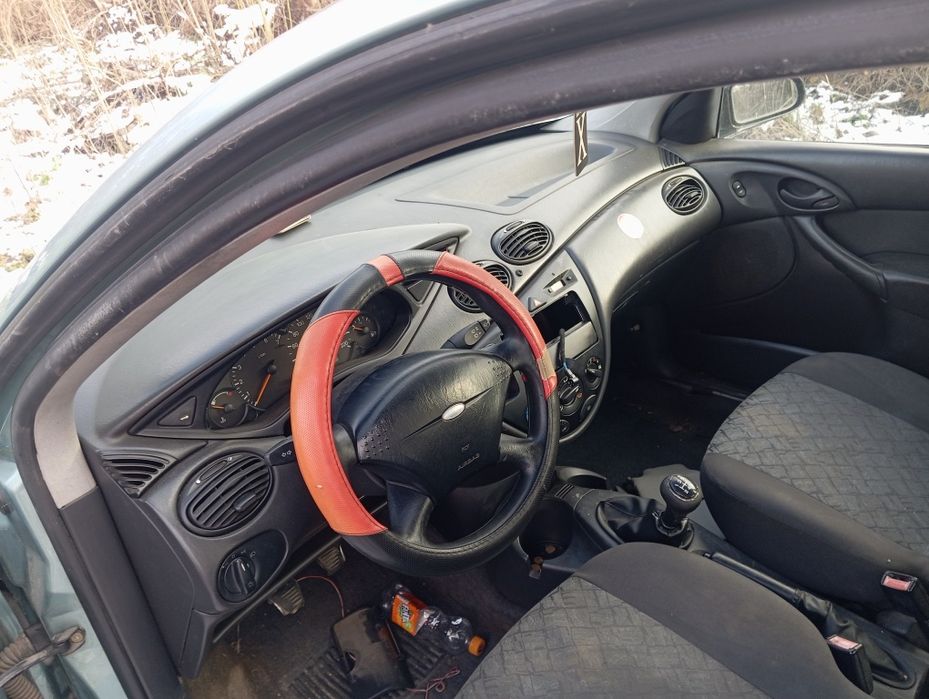 Продавам форд фокус бензин На Части