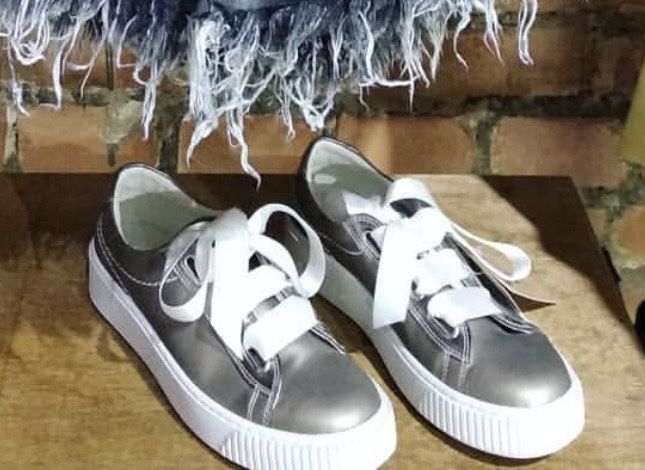 Кеды серебристого цвета с шелковыми шнурками (производство Турция)