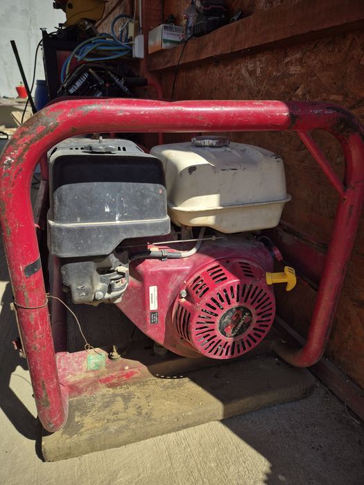 Vând generator Honda