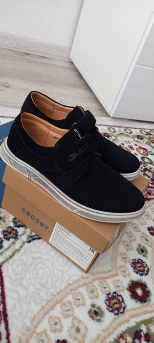 Продам туфли школьные