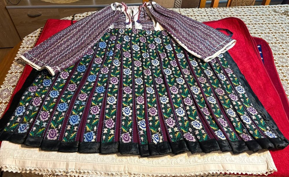 Vand costum traditional