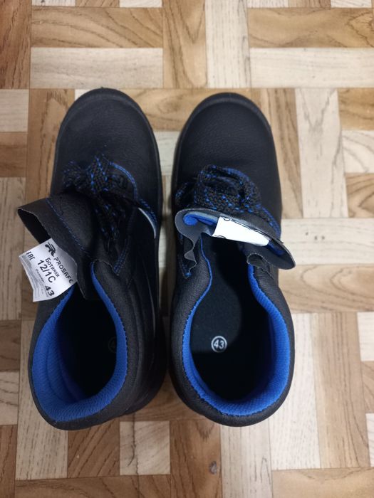 Продам  спец обувь