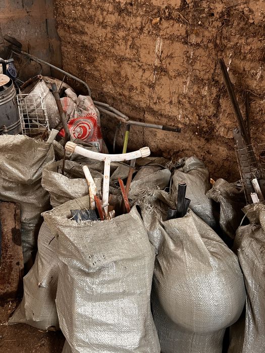 Сдам металл 300кг +- самовывоз