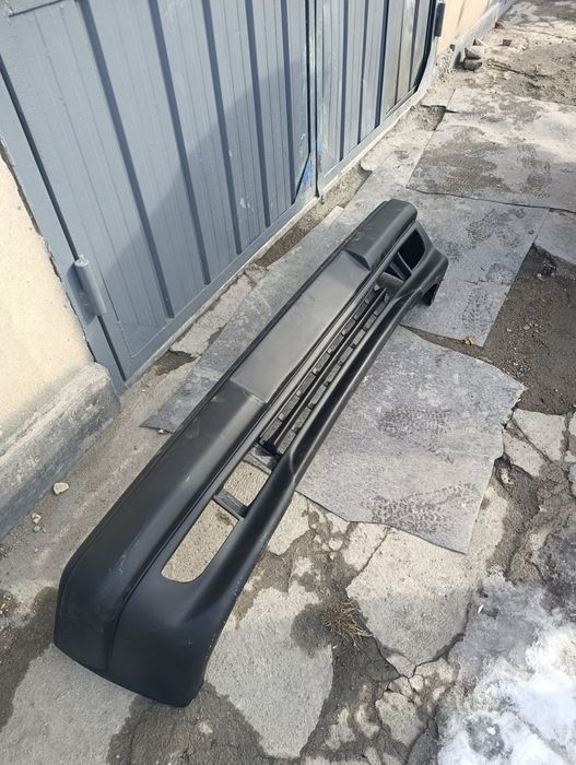 Передний бампер Мерседес 124