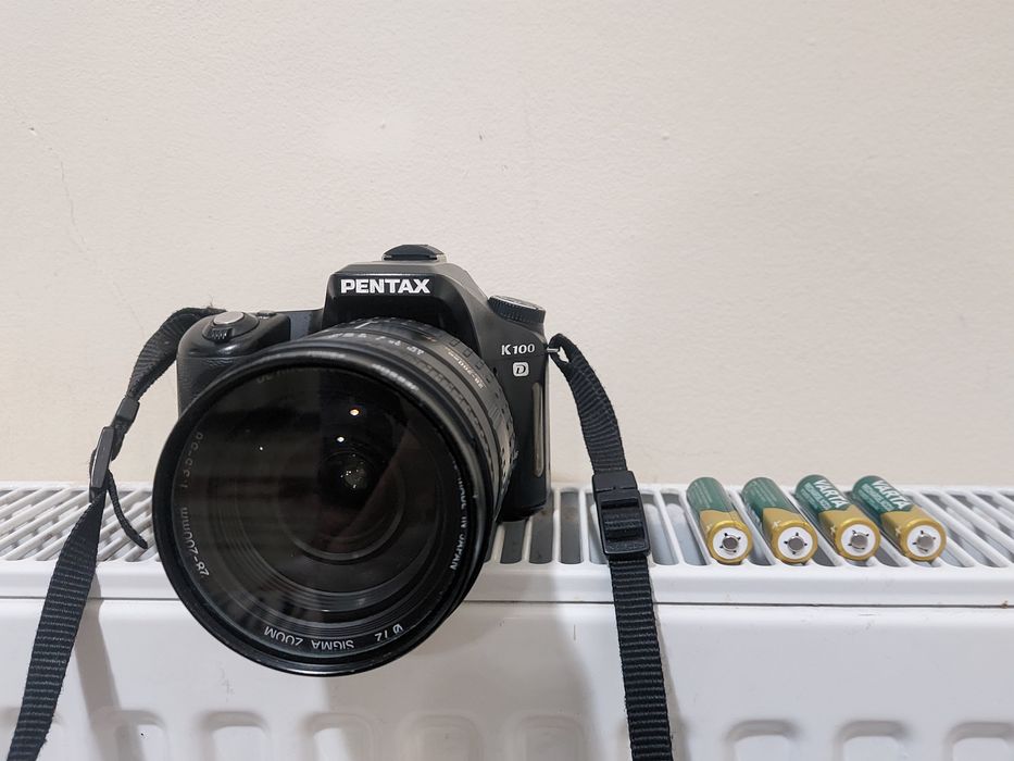Cameră foto Pentax K100D cu obiectiv 28-200mm