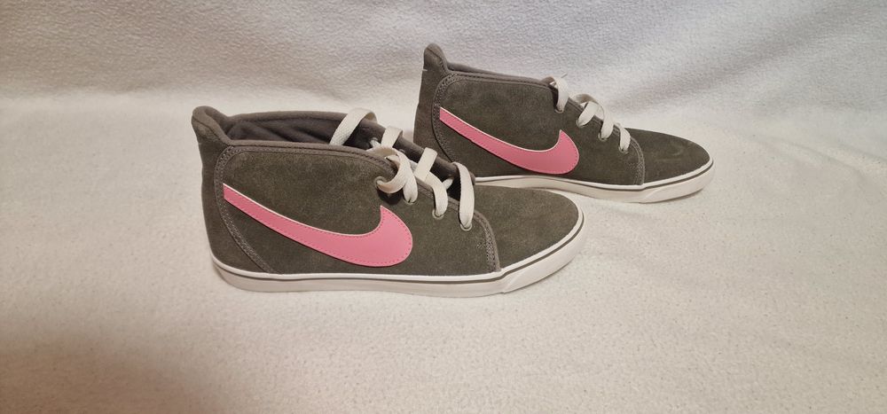 Детски маратонки номер 35, 5 и 36 Адидас и Найк