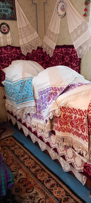 Vând coverturi - ,, lipideu ,, din lână țesute manual  - 1250 lei neg,