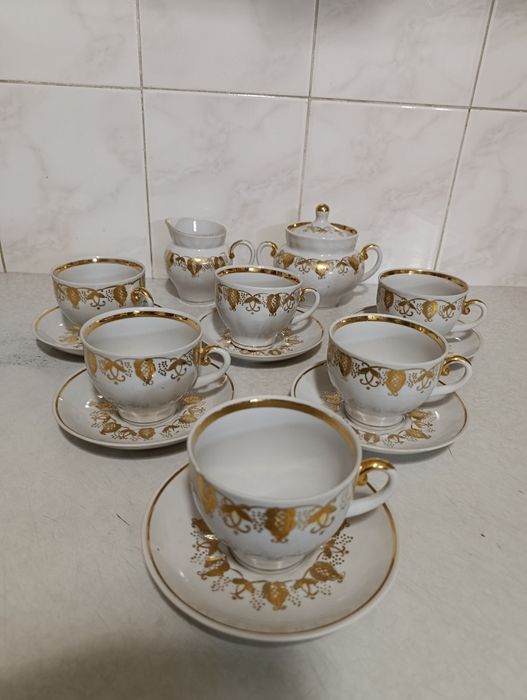 Продам фарфоровый сервиз