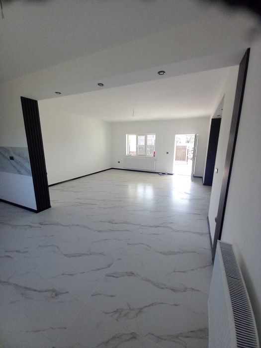 Vând casă la cheie