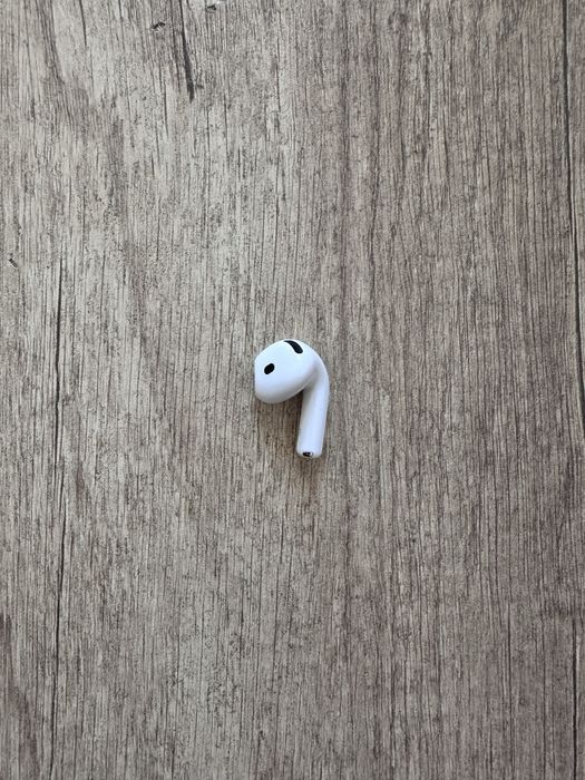 Правое ухо airpods 4