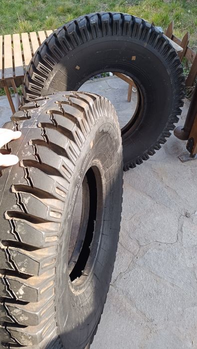 НОВИ Гуми 10.00 х 18  ( БДС 10227 - 72 ) 2 бр. за Газ 63 камион и др.