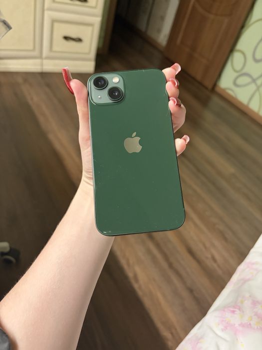 Продаю iphone 13    256гб